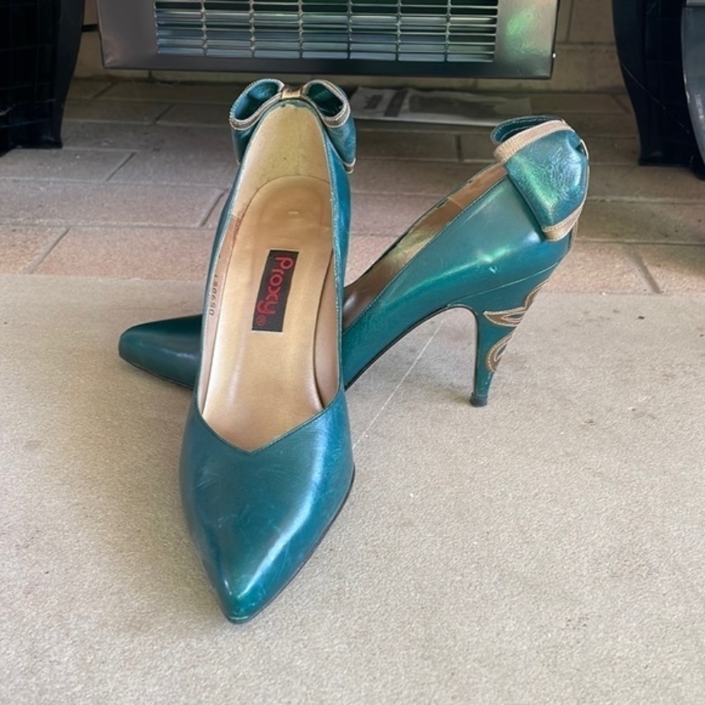 1980s era Proxy heel bow detail sz 6.5